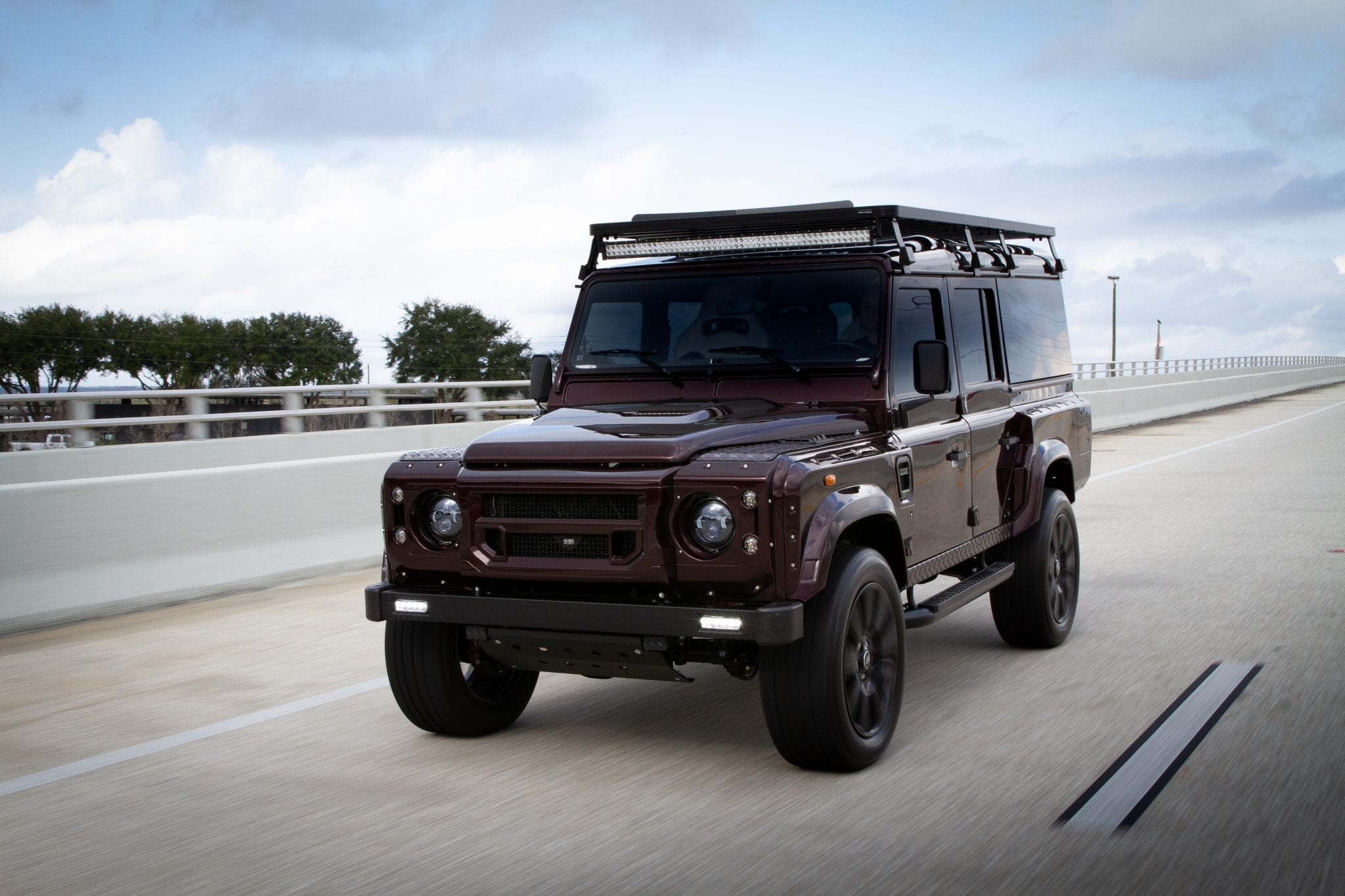 7 Top Automotive Companies Restoring Classic Land Rover Defenders – Robb  Report