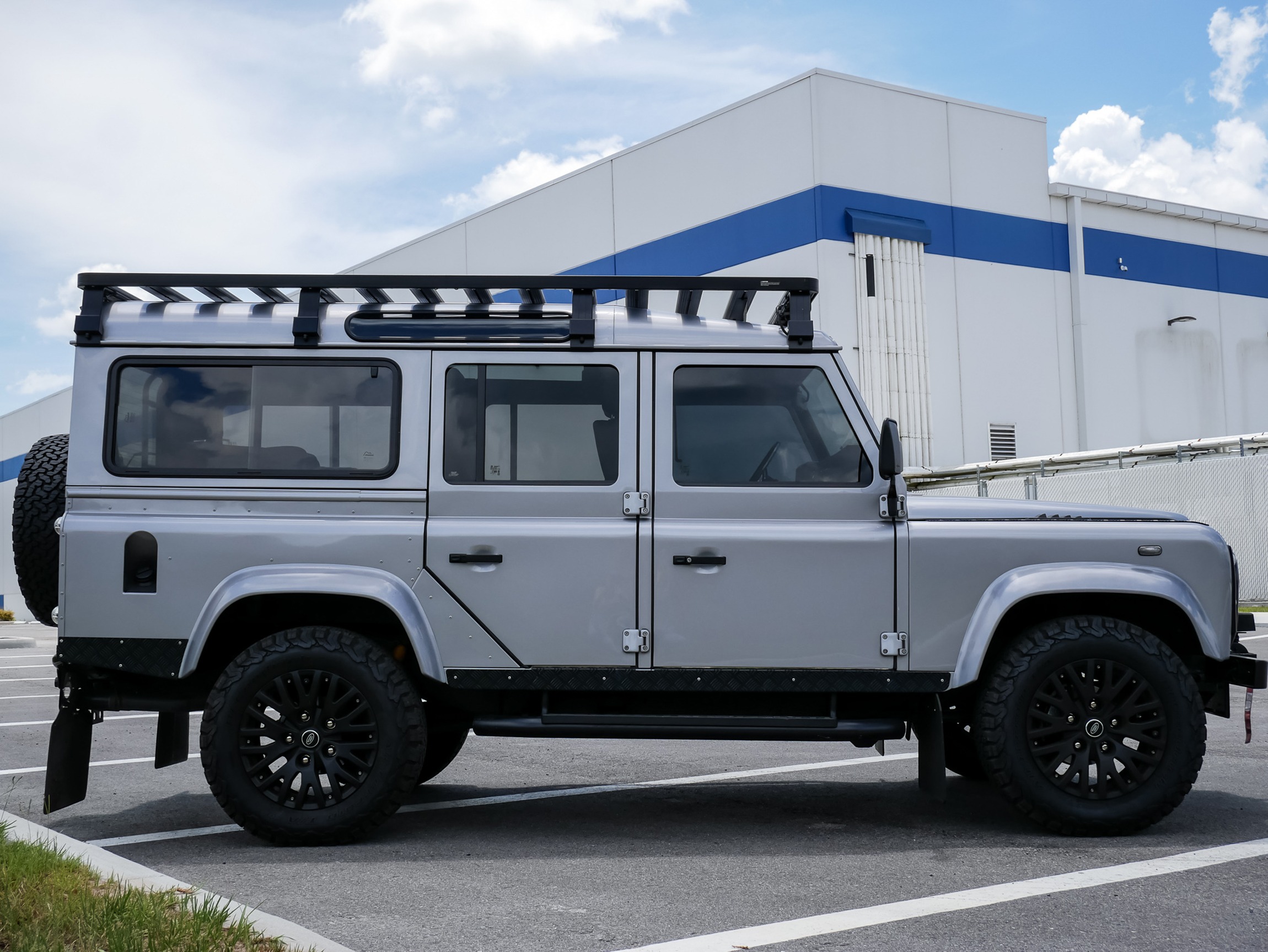 Land Rover Defender 110