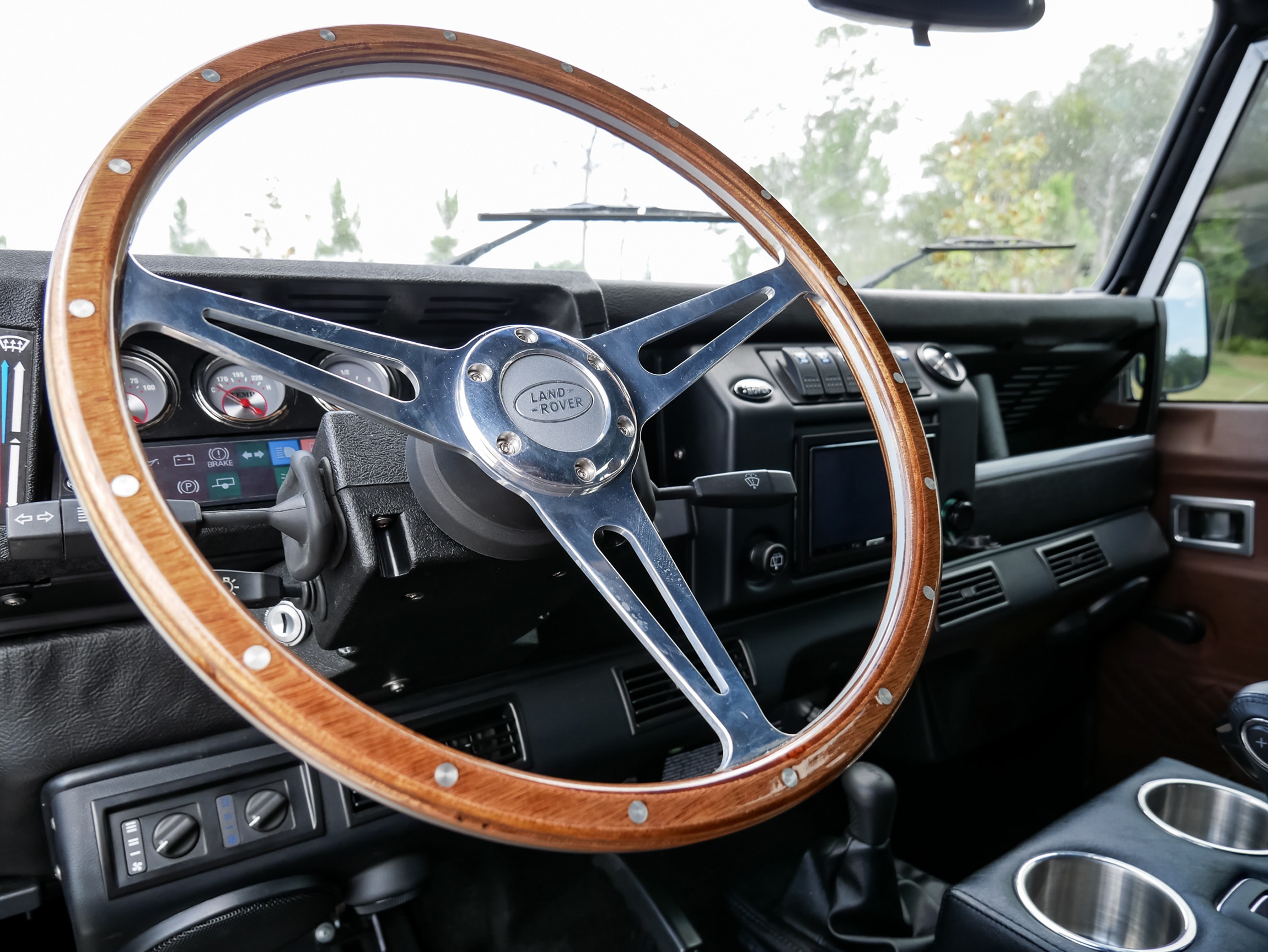 Land Rover Defender 110