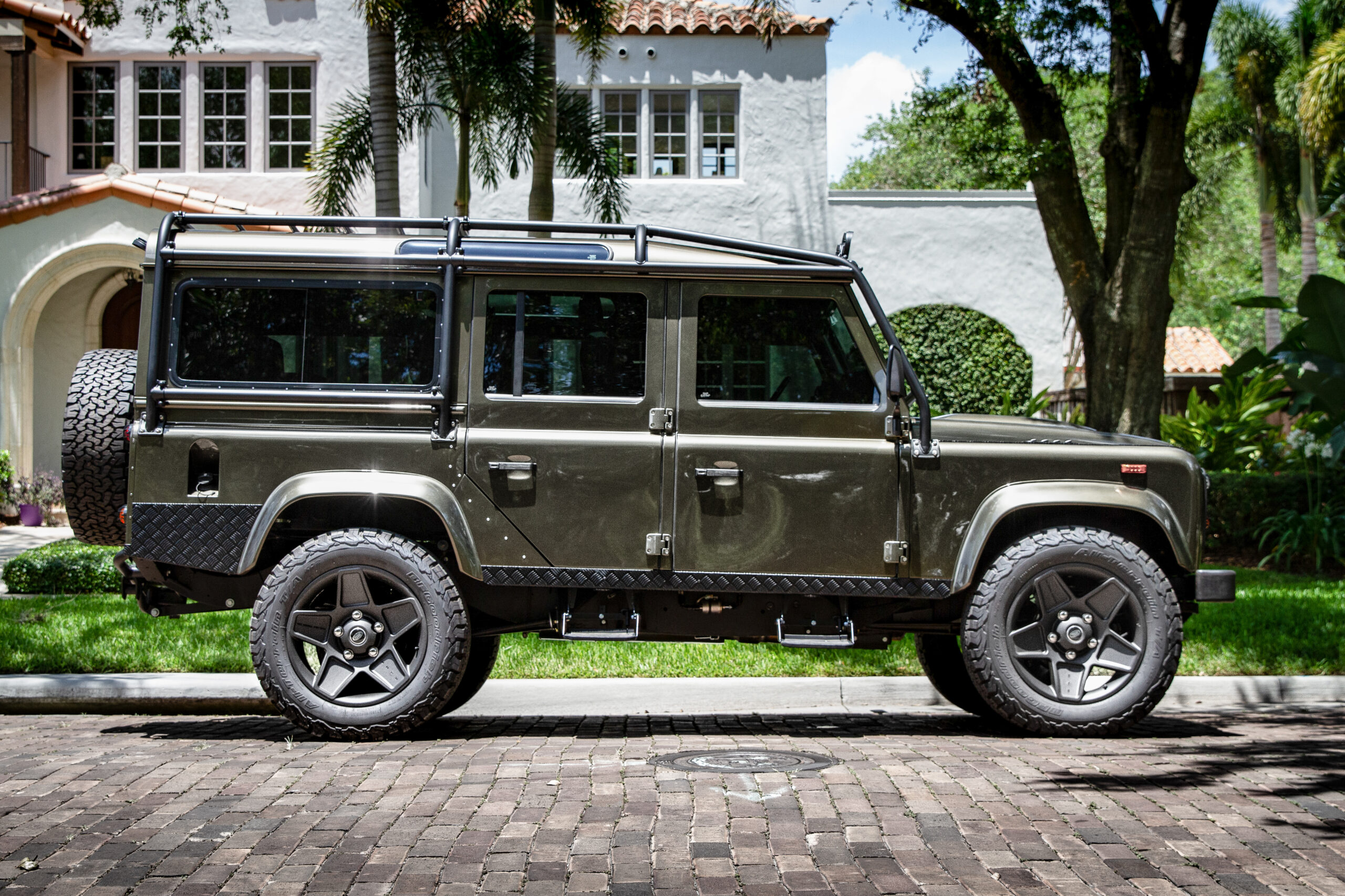 CUSTOM DEFENDER 110